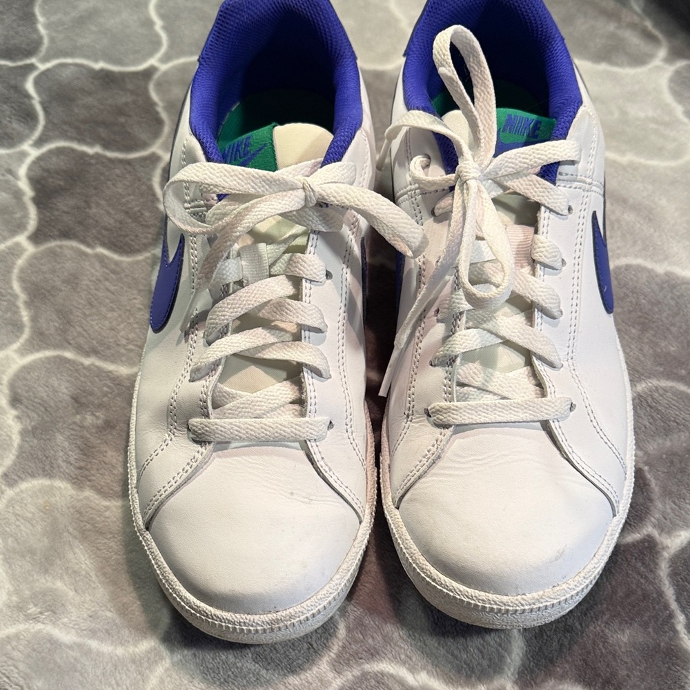 Nike women’s White and Blue Sneakers - Picture 3 of 4